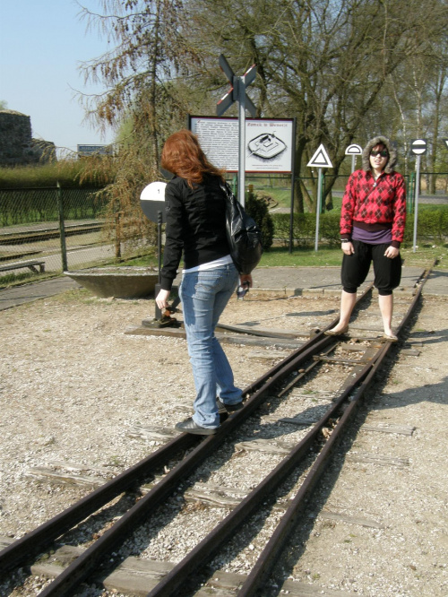 zejdźcie z tych torów!