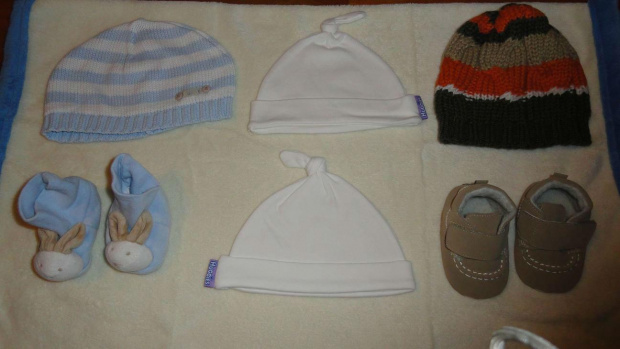 czapeczki, buciki #adams #chłopiec #disney #next #niemowlę #ubranka #używane #zestaw