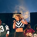 Britney Spears_Występ z ' Me Against the Music ' na NFL Kickoff Live 2003