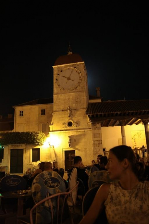 ...wieża zegarowa -rynek Trogir