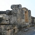 Hierapolis, Nekropola północna - chorzy tak licznie przybywający do leczniczych źródeł Pamukkale nie zawsze wracali do domów po odbytej kuracji... Jeden z największych cmentarzy Anatolii