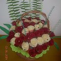 kosz 41 róż wykonanych z bibuły #KwiatyZBibuły #bibuła #krepina #dekoracje #hobby #KompozycjeKwiatowe #MojePrace #pomysły #Agnieszka #pasja #RobótkiRęczne #rękodzieło #moje #RózeZBibuły #Paary