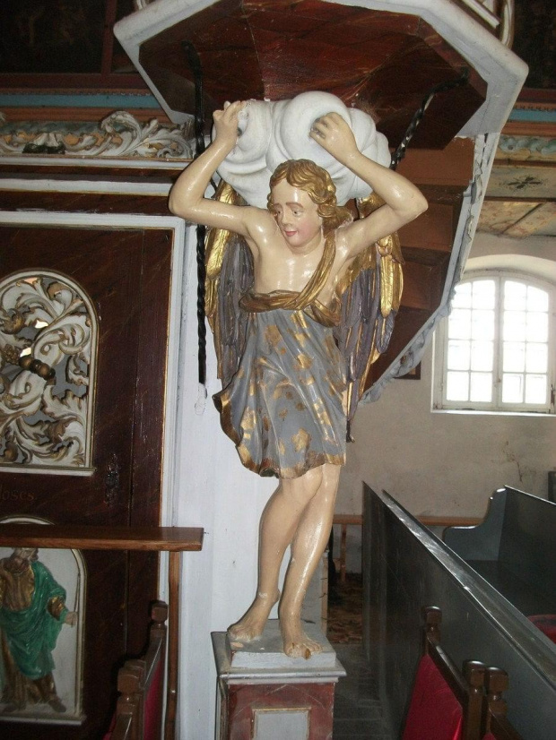Anioł podtrzymujący na swych barkach ambonę w kościele w Świeciu :) #KościółWŚwieciu #DolnyŚląsk