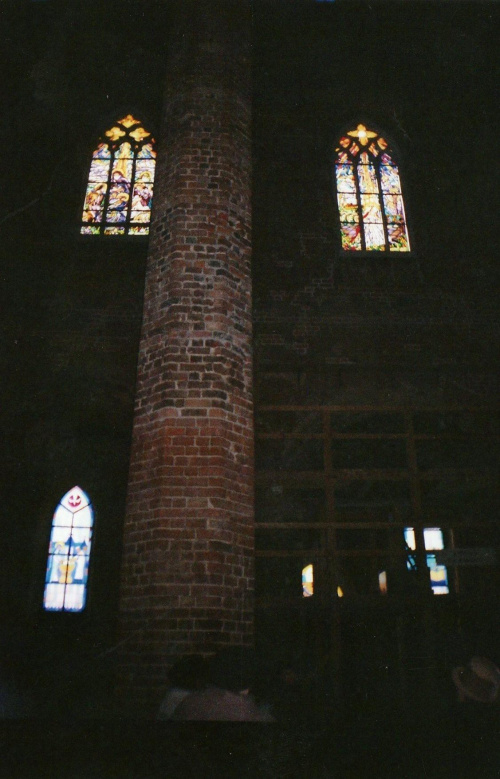 Wnętrze odbudowywanej katedry w Głogowie