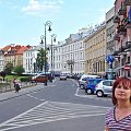 Agata na ulicy Podwale na Starym Mieście, widoczny drugi biały budynek to Pałac Chodkiewiczów, a pierwszy nie wiem. Ktoś ze znawców mi pomoże? #wakacje #urlop #podróże #zwiedzanie #Polska #Warszawa