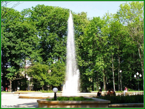 JASŁO - Fontanna w parku miejskim. #Miasto #fontanna #park