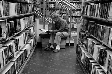 zaczytana #CzarnoBiale #kobieta #sepia