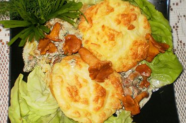 Ziemniaczane sufleciki z duszonymi kurkami.
Przepisy do zdjęć zawartych w albumie można odszukać na forum GarKulinar .
Tu jest link
http://garkulinar.jun.pl/index.php
Zapraszam. #ziemniaki #suflet #grzyby #kurki #sos #obiad #jedzenie #kulinaria