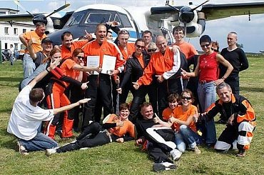 Iwan dostał odznaczenia od United States Parachute Association (www.skydiveatmosfera.com) #SkokiSpadochronowe #spadochroniarstwo #przasnysz #KlubSpadochronowyAtmosfera #spadochroniarze #SkokZeSpadochronem #SkokNaSpadochronie #adrenalina #uspa