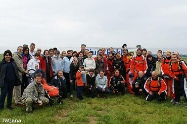 Integracyjna spadochronowa impreza firmowa zorganizowana przez Klub Spadochronowy Atmosfera #SkokiSpadochronowe #spadochroniarstwo #przasnysz #KlubSpadochronowyAtmosfera #spadochroniarze #SkokZeSpadochronem #SkokNaSpadochronie #adrenalina