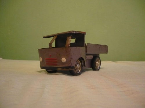 Stara blaszana ciężarówka (lata 60-te, 70-te) (1)