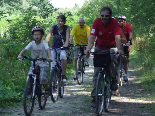 Rodzinny rajd na rowerach do pomnika partyzanckiego w lesie Mokre k/Kurozwek #RajdPTTK #Staszowskie