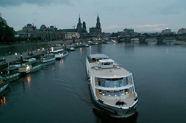 DREZNO #DREZNO #DRESDEN #STATEK #WODA #MOST #RZEKA #WIDOK #WIEŻA #PŁYWANIE