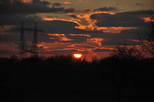 zachód słońca w okolicy jednego z większych zakładów przemysłowych w moim regionie #ZachódSłońca #słońce #zachód