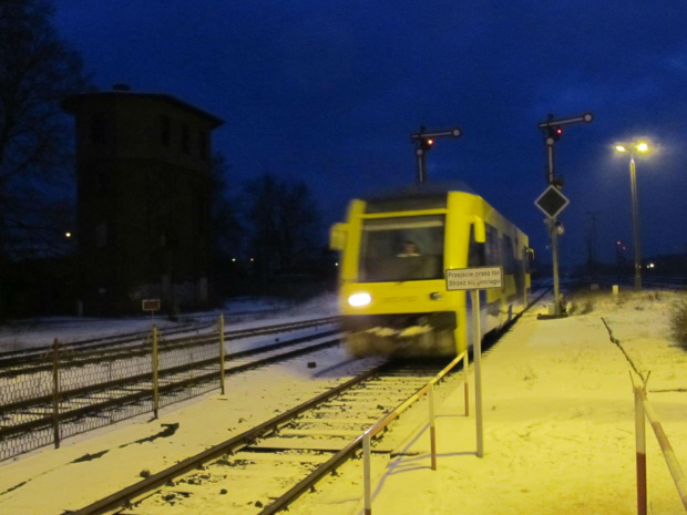 Czersk-ostatni pociąg do Kościerzyny podstawia się na peron 3 #Czersk #Karsin #pociąg
