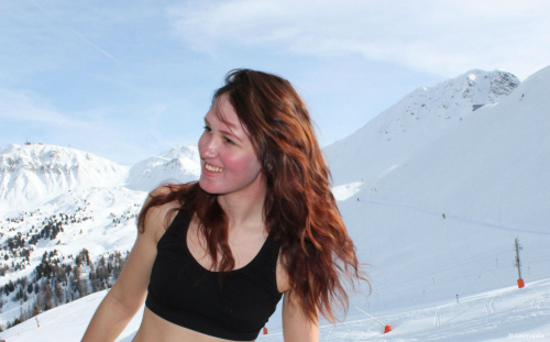 Słoneczko przypiekało ostro ( 25st) :) #Francja #Alpy #góry #zima #narty #dziewczyna