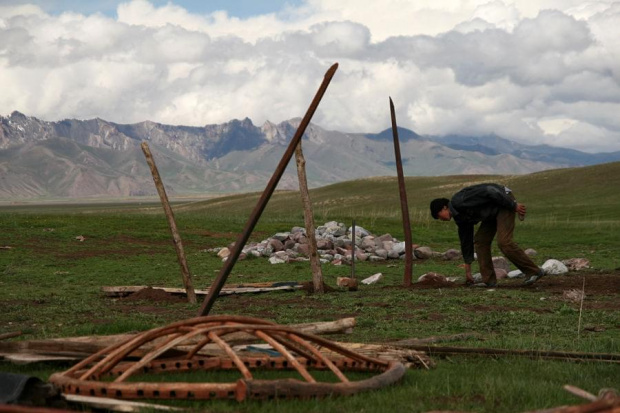 Stawianie jurty #góry #pamir #kirgistan