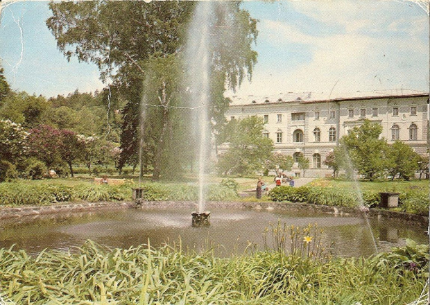 Krynica_Fragment Parku Zdrojowego w głębi Stary Dom Zdrojowy