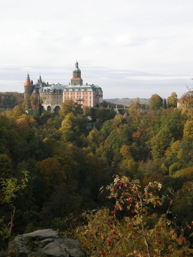 zamek Książ w jesiennych barwach #zamek #Książ #jesień #krajobraz