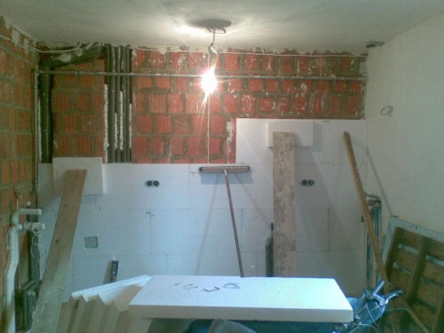 Lipiec 2009 - start ocieplania wewnętrznej ściany garażu #Kornelia #budowa