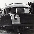 W lipcu 1933 roku do Krakowa przyjechał wagon motorowy wyprodukowany w austriackiej fabryce "Austro-Daimler-Puch". Jego opływowe kształty wzbudzały wówczas sensację.
[Fot. ze zbiorów Bogdana Pokropińskiego]