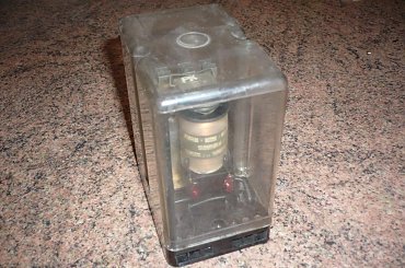 #elektronika #przekaźnik #stare #tęć #bezpiecznik #przetwornica #miernik #elektromagnetyczny #licznik #ebonit #transformator #pracownia #laboratorium #hobby #kondensator #krzysztof09876 #elektroman #electronics