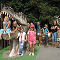 Głowa Gigantozaura pozerająca dzieciaki / www.parkjurajski.net #ChataZPiernika #ChatkaZPiernika #DomNaKurzejNodze #Pinokio #Czarownica #BabaJaga #Rzepka #Dinozaury #Dinozaur #Bajka #Bajki #BajkowaKraina #PodŻaglami #Rybnik #ParkJurajski #DinoPark