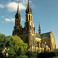 Radomska katedra wybudowana w latach 1898 - 1918 nawiązująca do gotyku francuskiego. #katedra #kościół #neogotyk #gotyk #Radom #wieża #przypora #architektura #witraż #rozeta