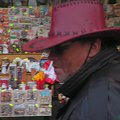 Warszawa 10.11.2008- człowiek z video na smyczy fota nr2 :>