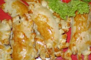 Grzebyki z ciasta francuskiego z móżdżkiem i pieczarkami..Przepisy na : http://www.kulinaria.foody.pl/ , http://www.kuron.com.pl/ i http://kulinaria.uwrocie.info #paszteciki #przekąski #CiastoFrancuskie #móżdżek #pieczarki #grzyby #gotowanie