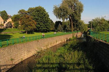 #miasta #parki #architektura #rzeka #domy #ulice