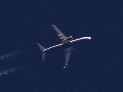 Ryanair, B737-800, FL370, EDI-LCJ