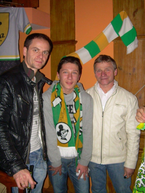 Ja z Piotrem Protasiewiczem(po lewej) i Andrzejem Huszczą(po prawej). FALUBAZ RLZ!!!(listopad 2010)