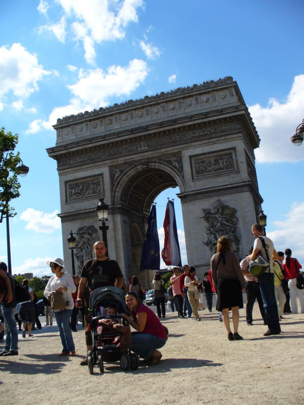 uwaga babcia pstryka zdjęcia - Arc de Tromphe Etoile