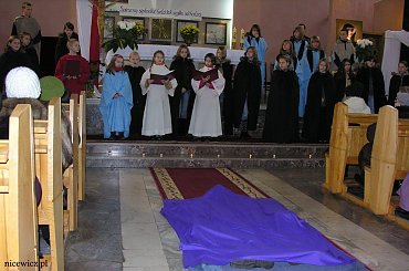 Żywy w naszej pamięci - ks. Jerzy Popiełuszko w rocznicę męczeńskiej śmierci. Montaż słowno - muzyczny w wykonaniu młodzież z Parafii Najświętszego Serca Jezusowego w Koźle w dniu 18-11-2007r #ksiądz #Jerzy #sylwester #kolno #gmina