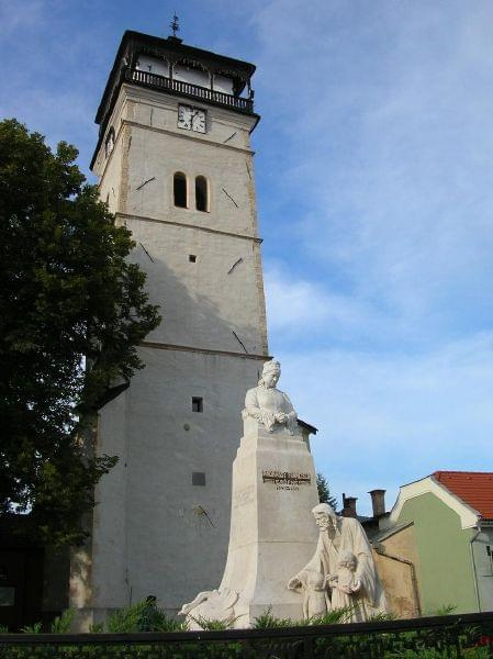 Rożniawa - pomnik Franciszki Andrssy, żony pana na zamku Krasna Horka