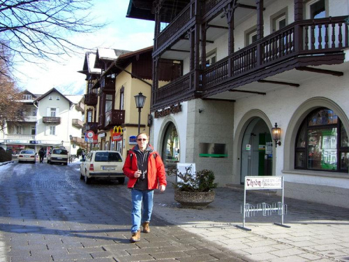 D-6. Przy banku w Garmisch.