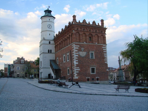 Rynek w Sandomierzu #Sandomierz #Polska #Rynek #kamienice #Ratusz #renesansans #kotwica #studnia