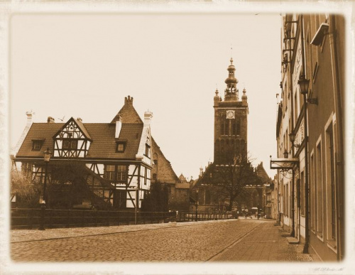 Gdańsk, moje miasto - widok na kościół św. Katarzyny #Gdańsk #miasto #zabytki #StaraFotografia #sepia
