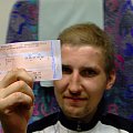 Marek chwali się swoim biletem ze Słowackiego InterCity