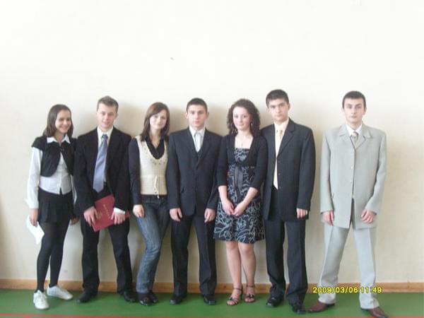 Nasza szkolna "banda"
Od lewej: Kamila, Hubert, Justynka,Marcinek,Dysia,Wojtuś,Siux