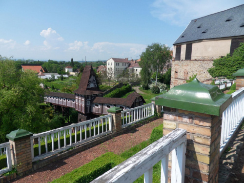 Most łączący zamkowy ogród z zamkiem wygląda jak z bajki :) #Czechy #miasto #Zamek