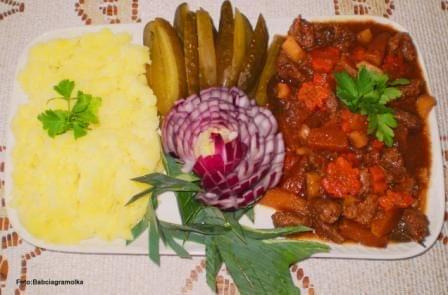 Gulasz wołowy z jarzynami
Przepisy do zdjęć zawartych w albumie można odszukać na forum GarKulinar .
Tu jest link
http://garkulinar.jun.pl/index.php
Zapraszam. #mięso #wołowina #gulasz #jarzyny #obiad #jedzenie #gotowanie #kulinaria
