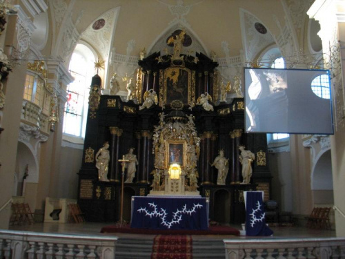 Ołtarz w kościele św Wawrzyńca w Strzelcach Opolskich