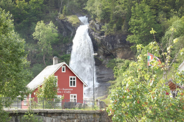 Steindalsfossen.