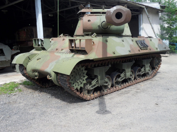 Duma Muzeum Techniki Pancernej w Smrżovce,brytyjski tank M36 Jackson..jeśli kogoś stać na paliwo do niego i opłatę dla właściciela,może sobie nim pojeżdzić #Czechy #Smrżovka #muzeum #technika #uzbrojenie