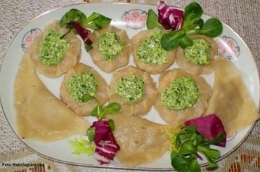 Pierożki z mięsem i sosem szpinakowym.
Przepisy do zdjęć zawartych w albumie można odszukać na forum GarKulinar .
Tu jest link
http://garkulinar.jun.pl/index.php
Zapraszam. #pierogi #szpinak #SosSzpinakowy #obiad #śniadanie #gotowanie #sos