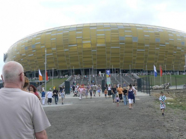 Wejście..., a przed jeszcze droga kamienista #Stadiony