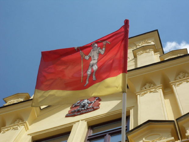 Flaga miasta Lomnice n. Popelkou #Czechy #miasto #rynek